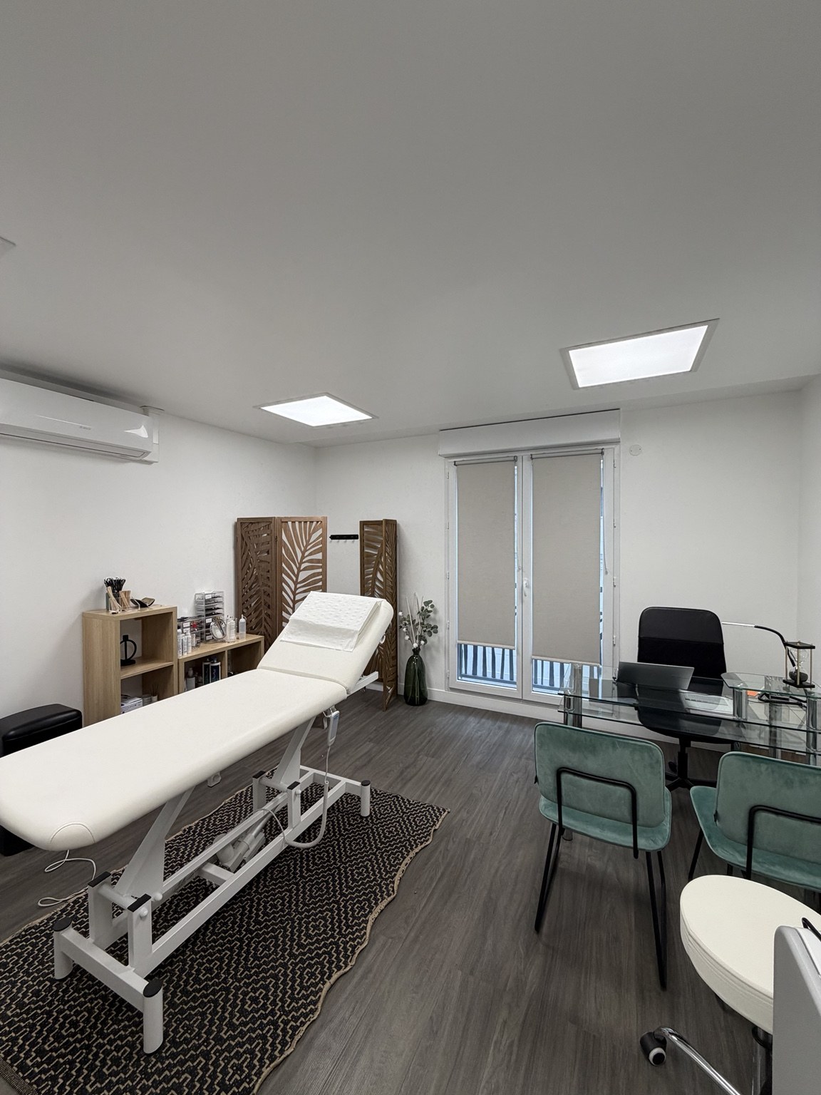 Salle de consultation de médecine esthétique du Dr JARI
