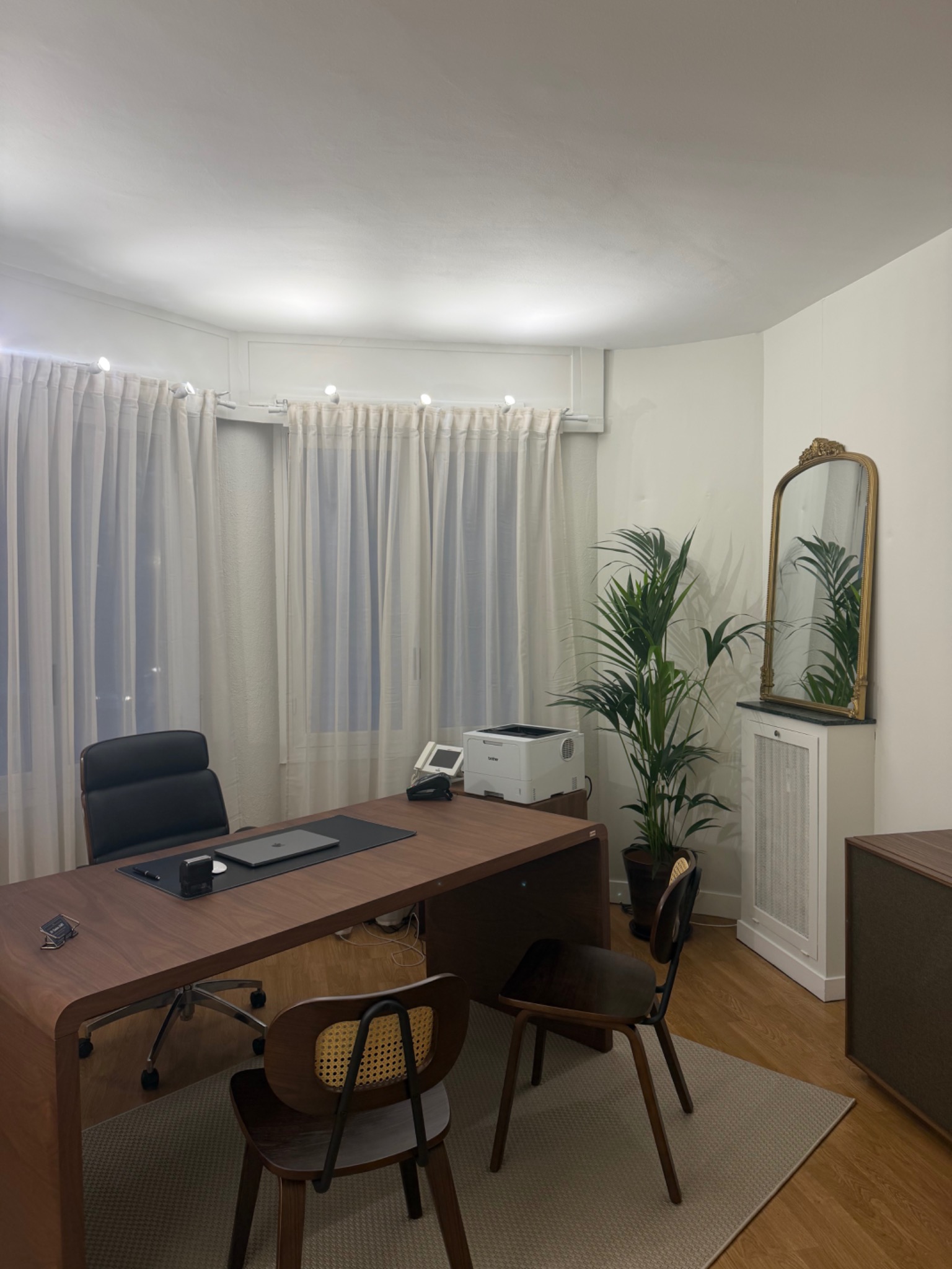 Bureau du Dr JARI au cabinet médical de Nice